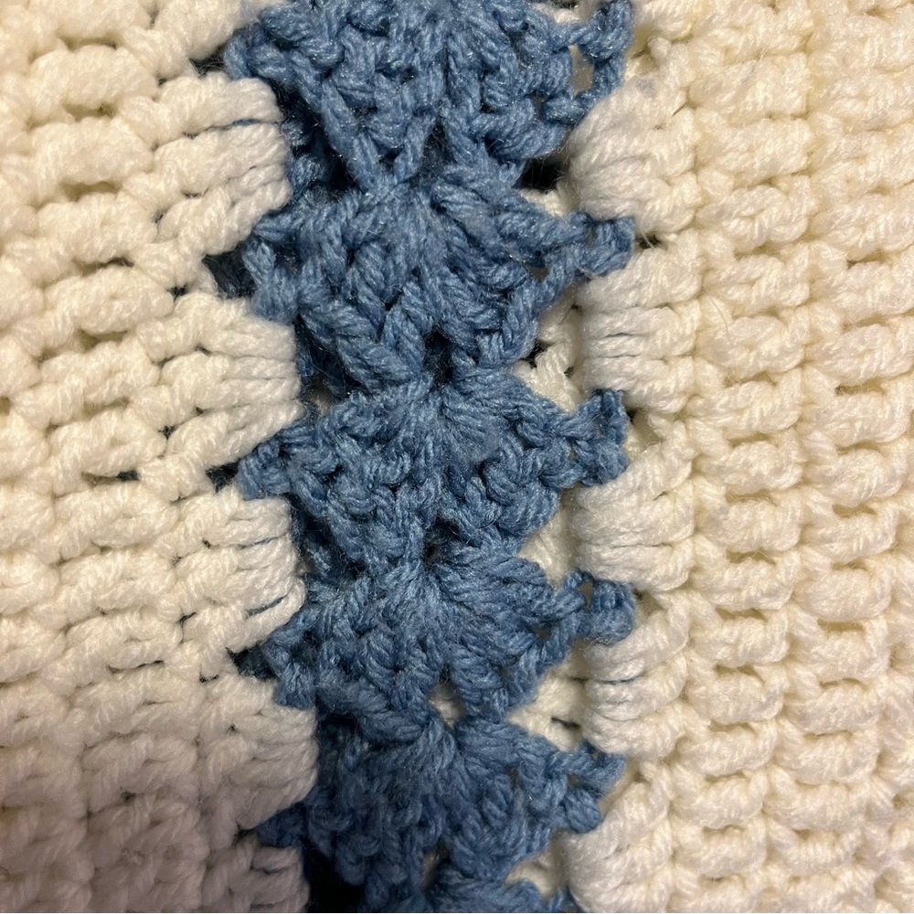 Crochet Fringe Blanket in Cream and Blue, 6ft by 4ft 3.5 in - Picture 4 of 6